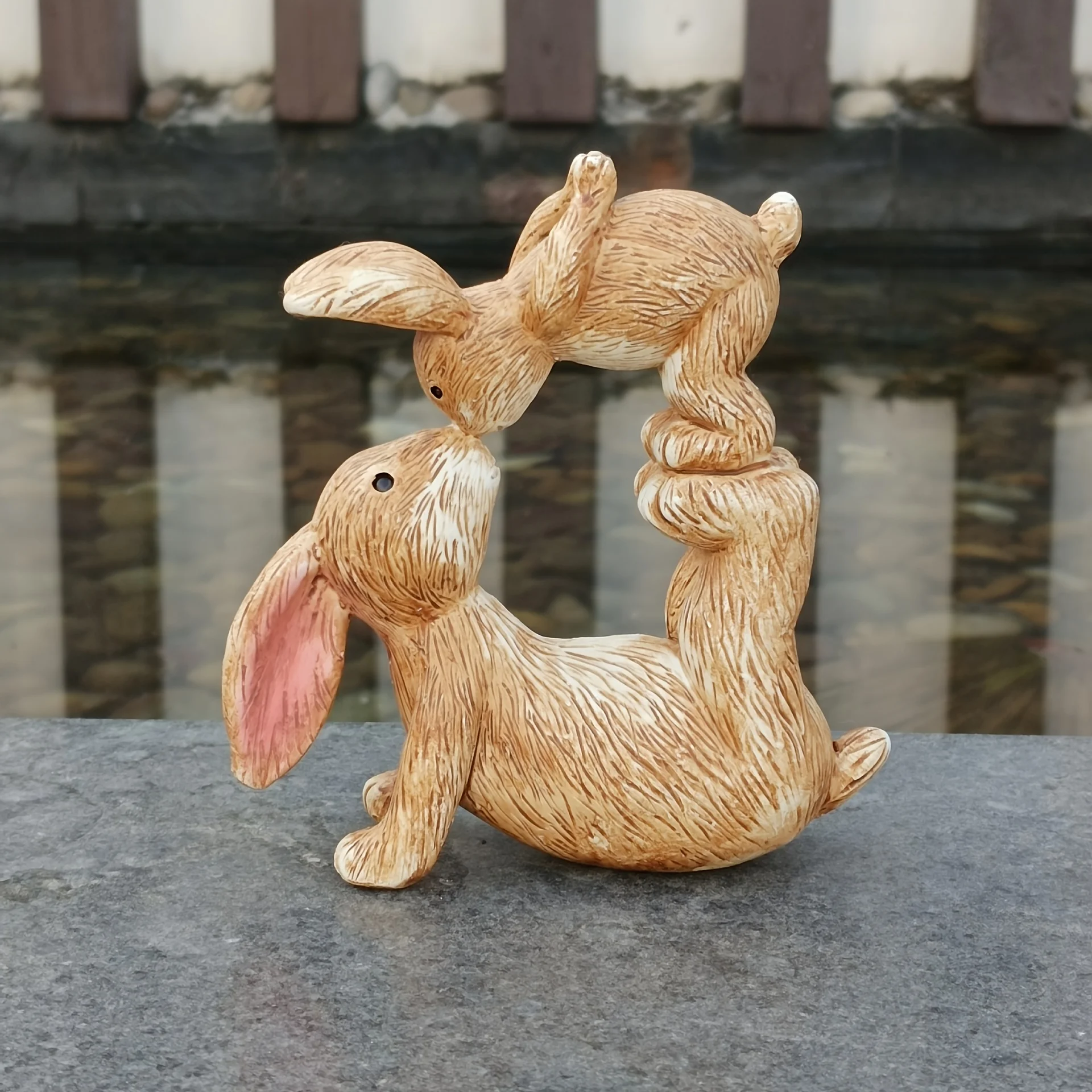 Statue de lapin baiser en rési - Bonsai Garden Desk avis et prix